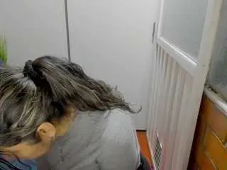 Penelope47  live sex cam