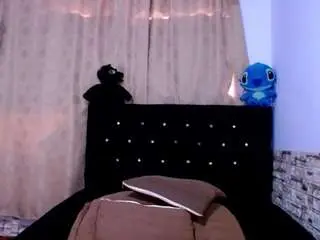 Honeypussybiz  live sex cam