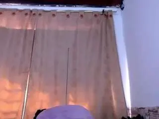 Honeypussybiz  live sex cam