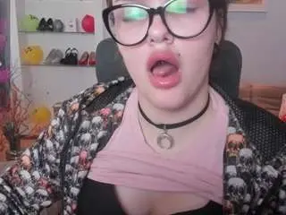 Kamillamoro  live sex cam