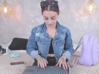 Thalira-angels  live sex cam