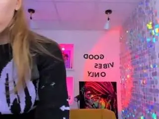 Tinatayylor  live sex cam