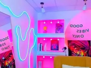 Tinatayylor  live sex cam