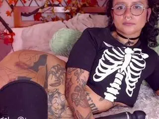 Alicebanks  live sex cam