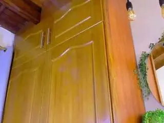 Lunaa-jonhsonn  live sex cam