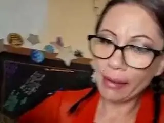 Sluttydivine  live sex cam