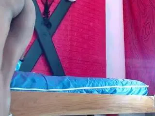 Vanesalatina18  live sex cam