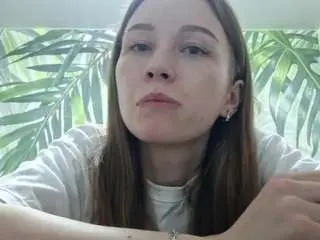 Marilynguiterez  live sex cam