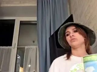 Martinakovalenko  live sex cam