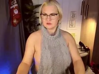 Yolandakiss  live sex cam