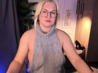 Yolandakiss  live sex cam