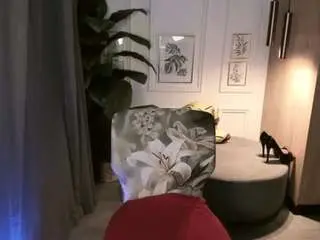 Yolandakiss  live sex cam