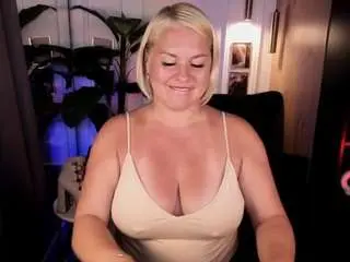 Yolandakiss  live sex cam