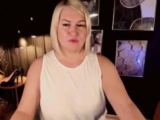 Yolandakiss  live sex cam