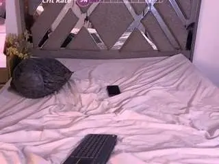 Bamby-kitty  live sex cam