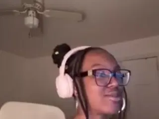 Itstaylorofficial  live sex cam