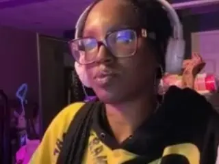 Itstaylorofficial  live sex cam
