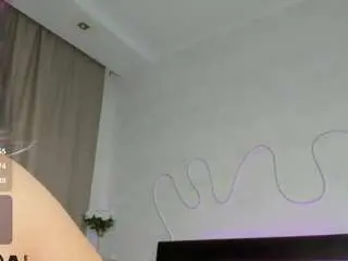 Stasy-traiin  live sex cam