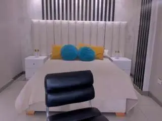 Paulinesanz  live sex cam
