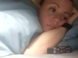 Mrsbunnybum  live sex cam
