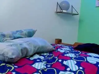 Lapicarona18  live sex cam