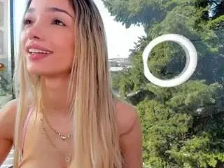 Sassyt33n  live sex cam