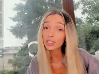 Sassyt33n  live sex cam