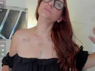 Curvy-samantta  live sex cam