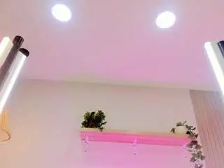 Emiily-stonee  live sex cam