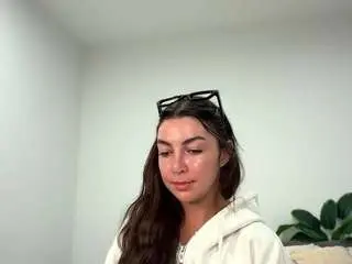 Sweetukcassie  live sex cam