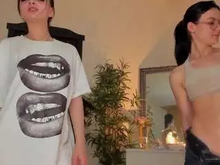 Peanughty  live sex cam