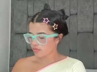 Delly-rose  live sex cam
