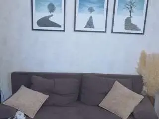 Emelinemooring  live sex cam