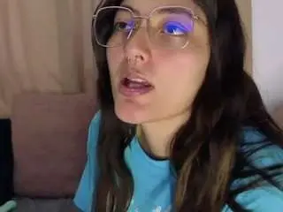 Lesliee22  live sex cam