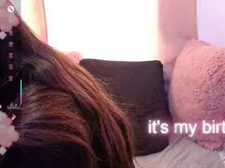 Lesliee22  live sex cam
