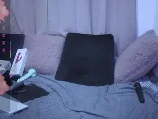 Lesliee22  live sex cam