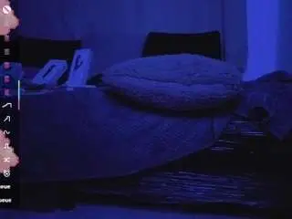Lesliee22  live sex cam
