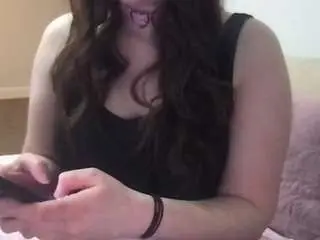 Yourstrulybellax  live sex cam