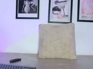 Luciana-petite  live sex cam