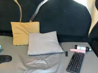 Sweetluna2  live sex cam