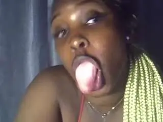 Freakybrula  live sex cam