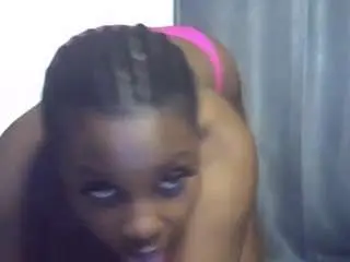 Freakybrula  live sex cam
