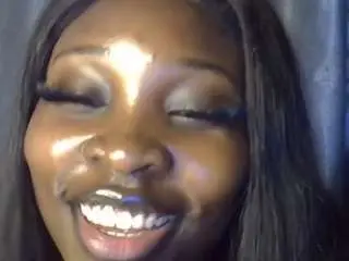 Freakybrula  live sex cam