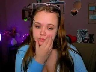 Luna-wisper  live sex cam