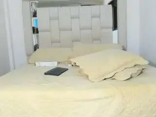 Naomy-rh  live sex cam