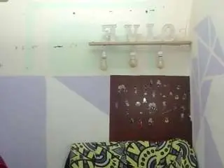 Sweet-sharonlie  live sex cam