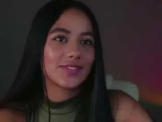 Dafnee-ds  live sex cam