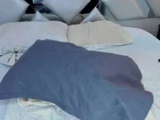 Nahomii-hill  live sex cam