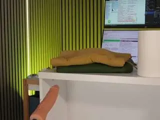 Perfecttwet  live sex cam