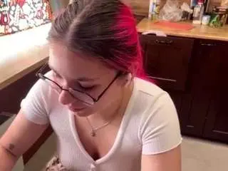 Yvonelichtenwalner  live sex cam